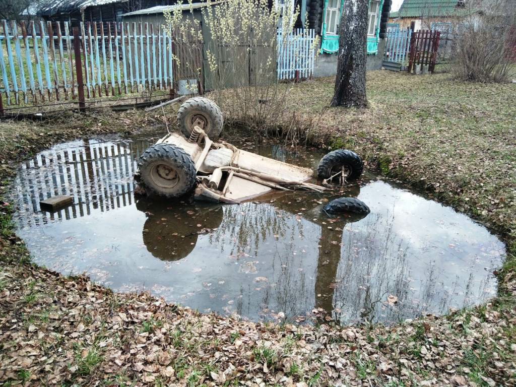 В Ивановском районе «Ока» упала в пруд, водитель погиб - Наше слово. Кохма,  Ивановский район Ивановской области