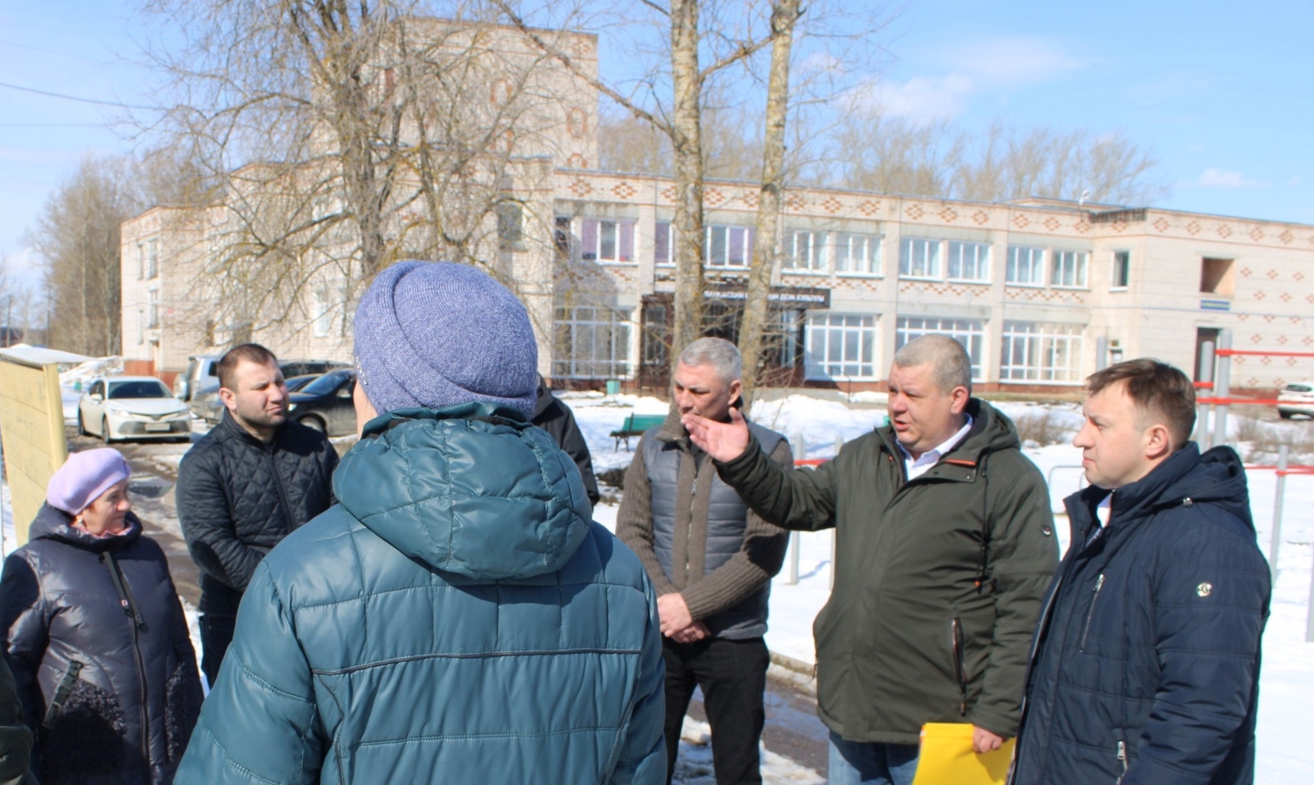 Сергей Низов обсудил представленные на районный конкурс проекты  благоустройства с жителями села Чернореченский | 06.04.2022 | Новости  Иваново - БезФормата