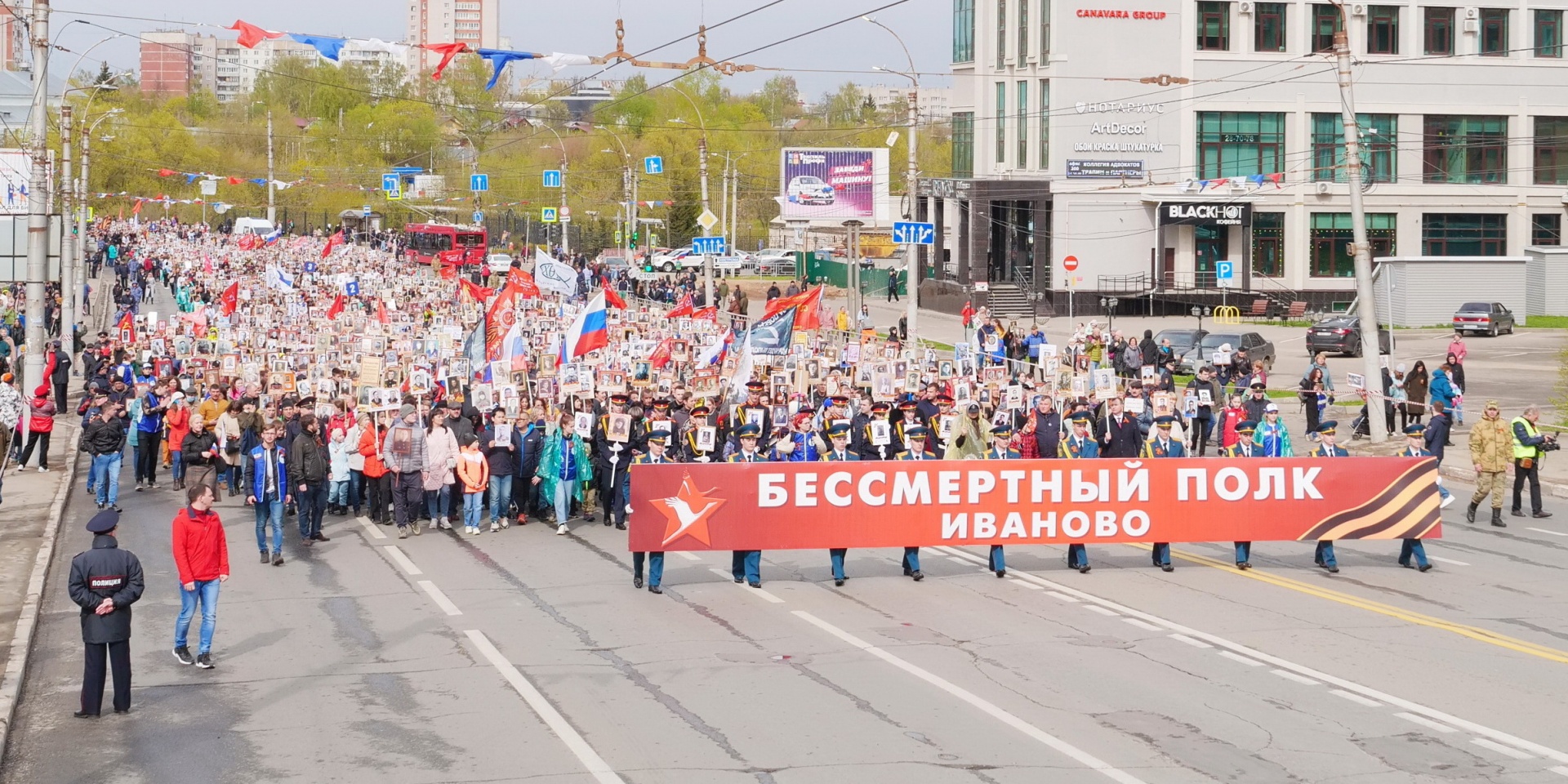 Жители Ивановской области спустя два года вновь прошли в строю  «Бессмертного полка» с портретами фронтовиков по центральным улицам городов  и поселков - Наше слово. Кохма, Ивановский район Ивановской области